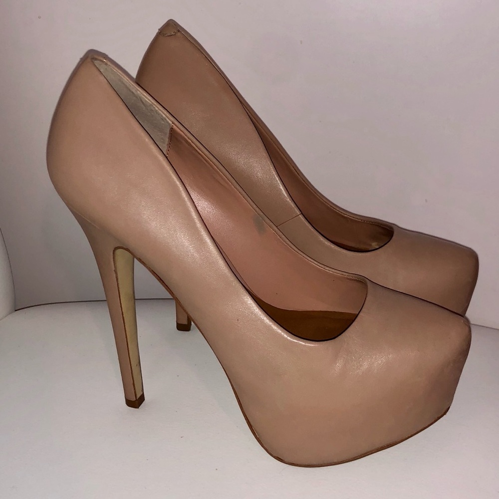 Steve Madden “Devavu” Platform Pumps